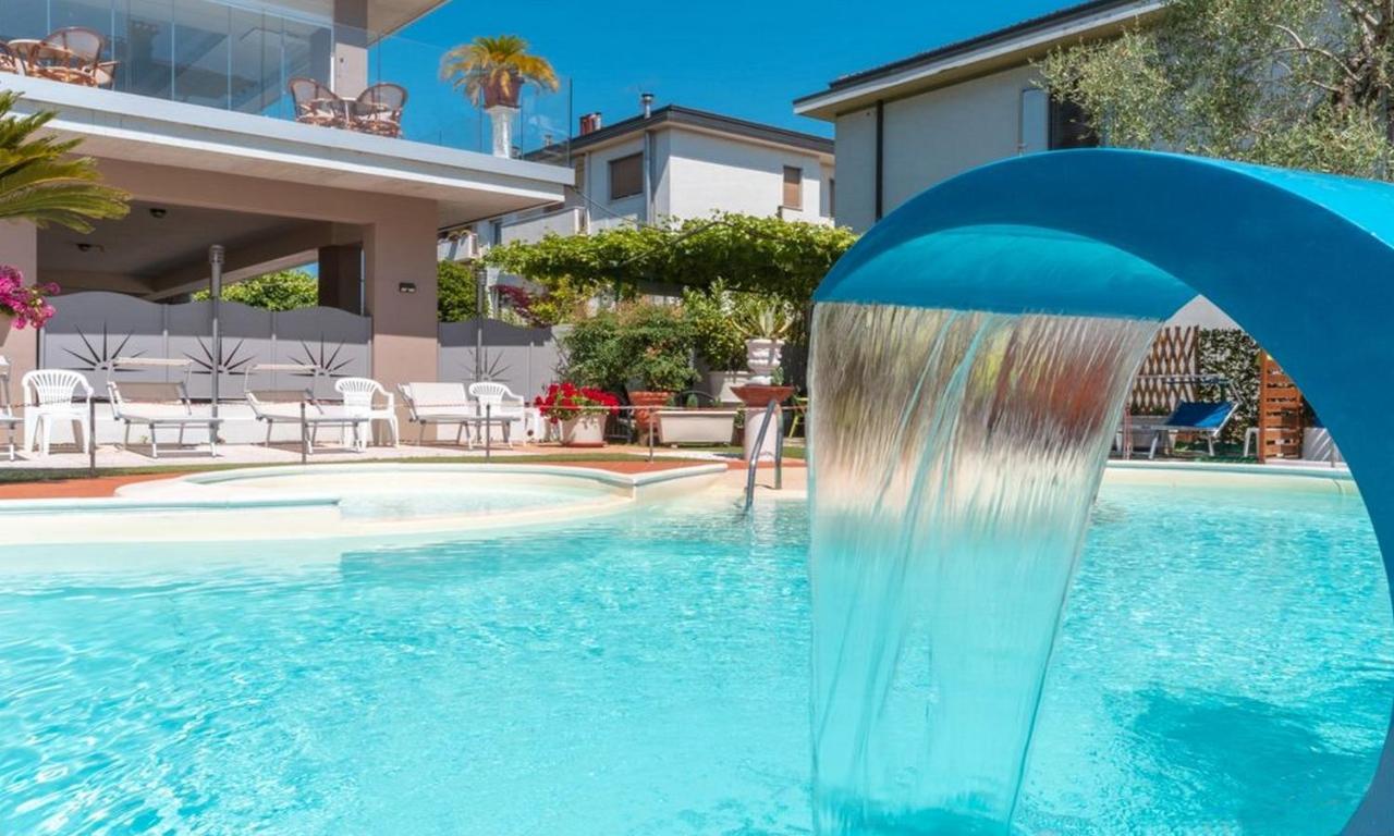 Hotel Benaco シルミオーネ エクステリア 写真