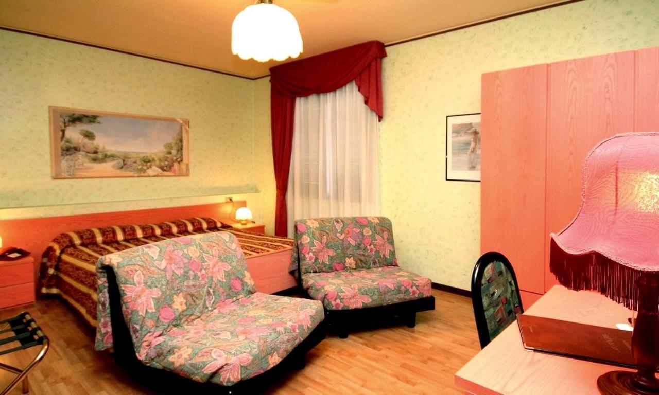 Hotel Benaco シルミオーネ エクステリア 写真