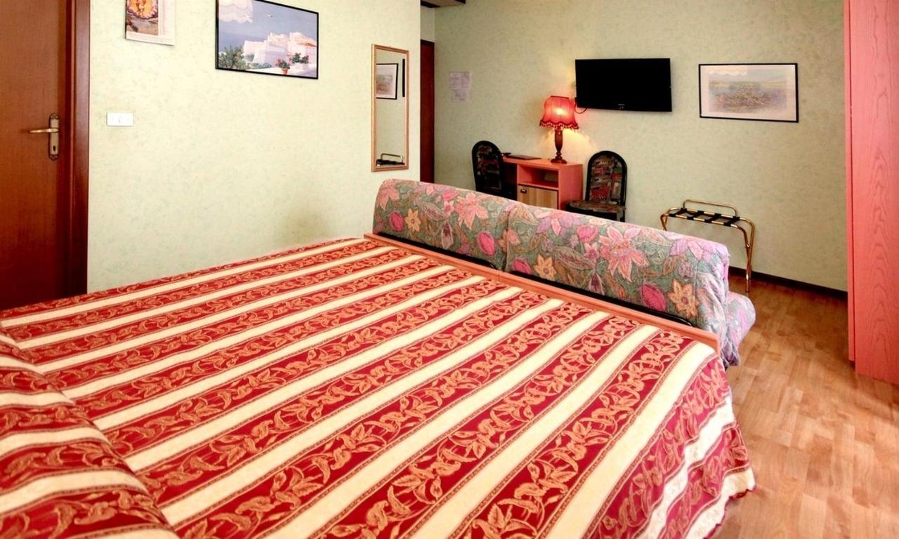 Hotel Benaco シルミオーネ エクステリア 写真