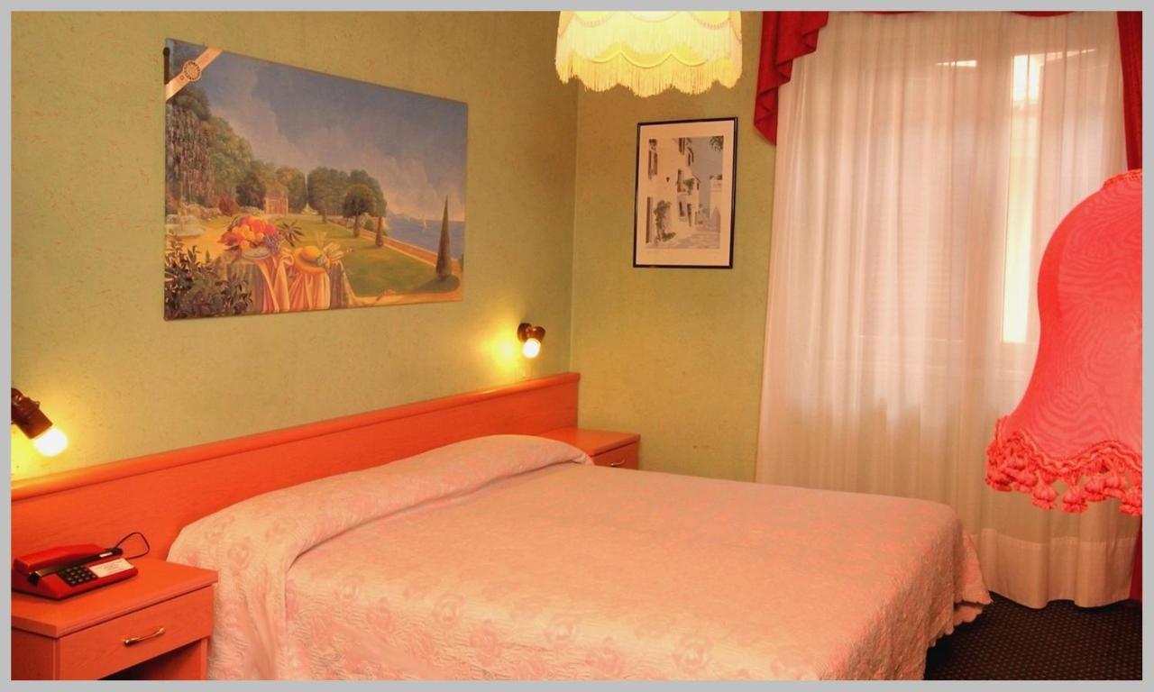 Hotel Benaco シルミオーネ エクステリア 写真