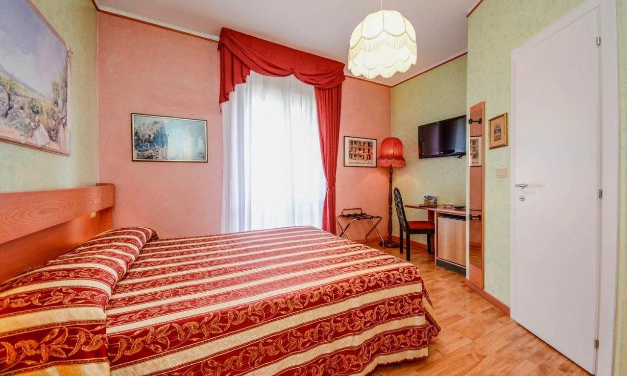 Hotel Benaco シルミオーネ エクステリア 写真