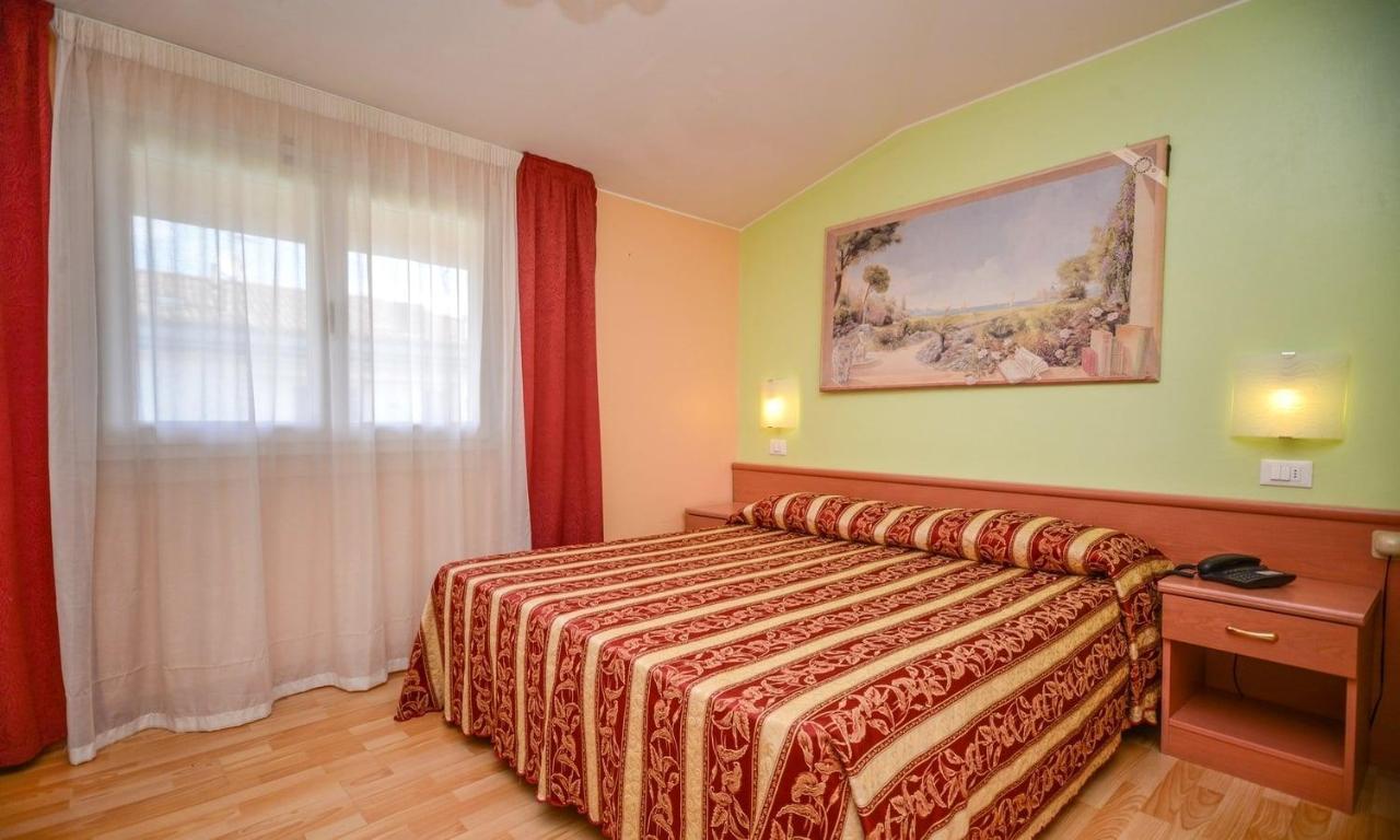 Hotel Benaco シルミオーネ エクステリア 写真