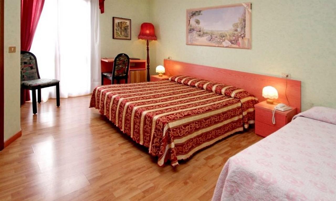 Hotel Benaco シルミオーネ エクステリア 写真