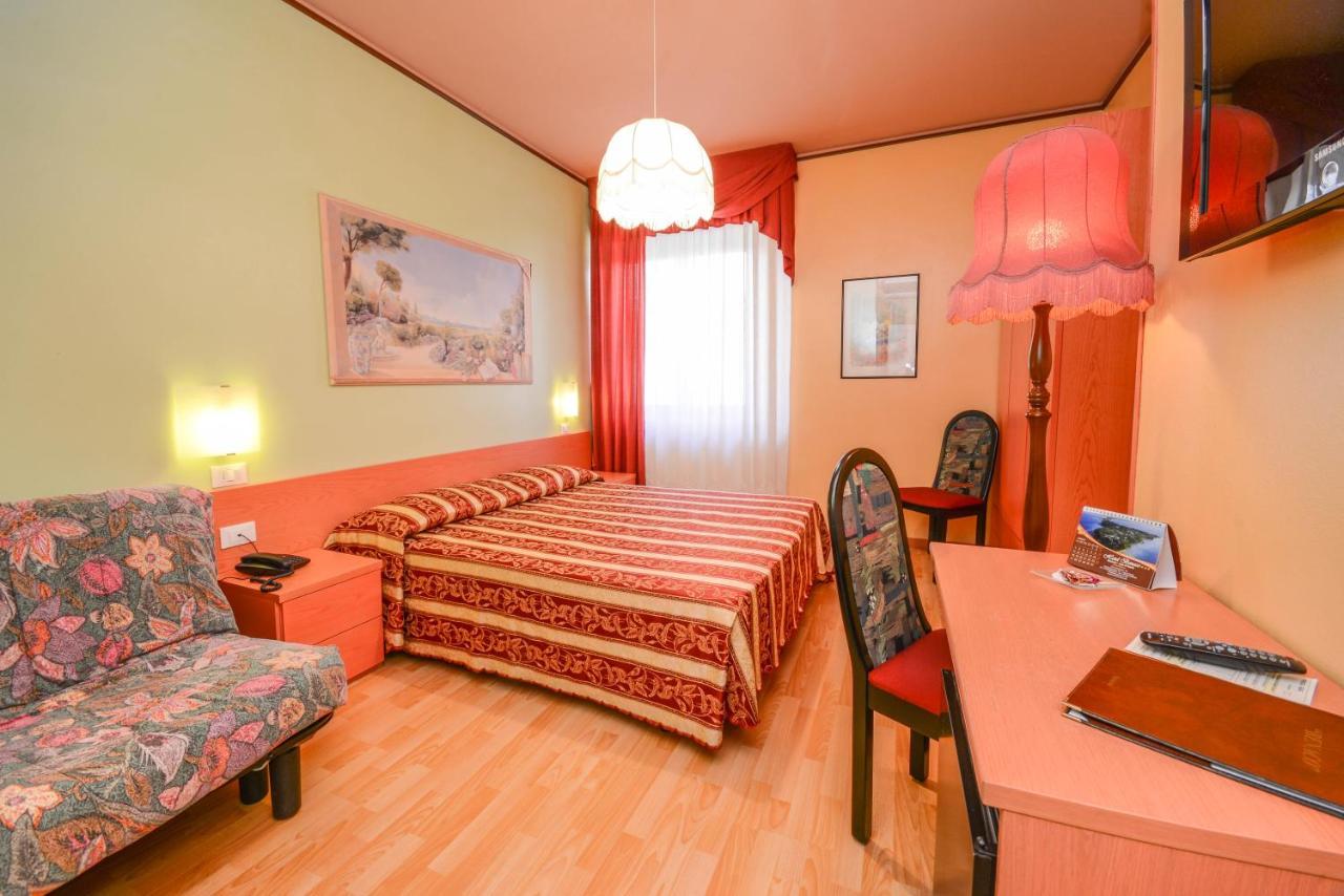 Hotel Benaco シルミオーネ エクステリア 写真