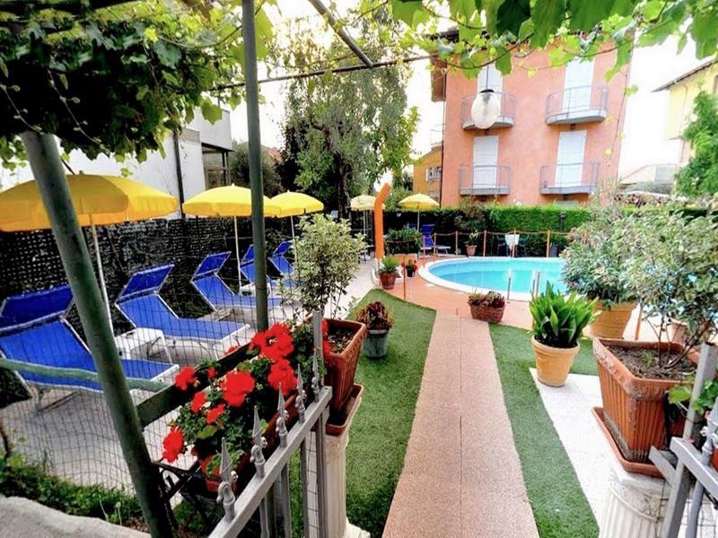 Hotel Benaco シルミオーネ エクステリア 写真